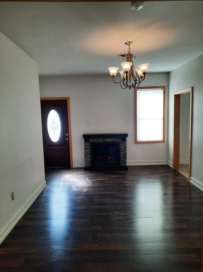 Building Photo - 247 Main St