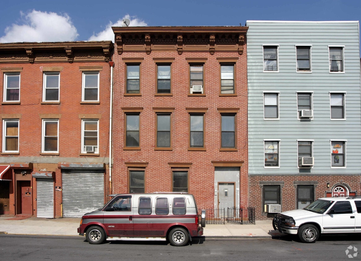 Primary Photo - 331 S 1st St