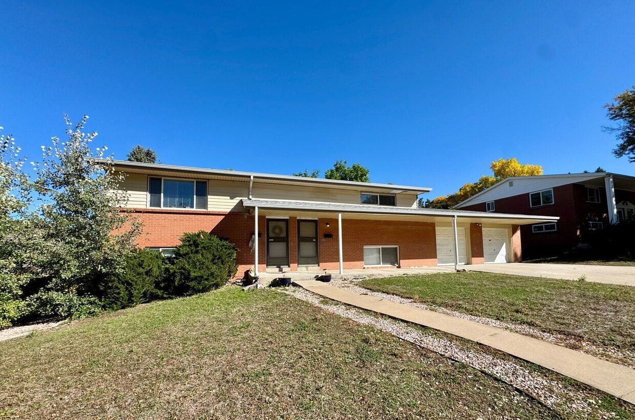 1022-1024 S Arbutus St - 1022-1024 S Arbutus St