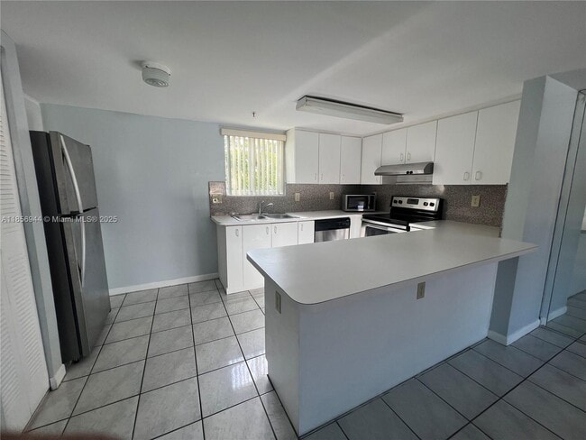 Foto del edificio - 511 NW 82nd Ave
