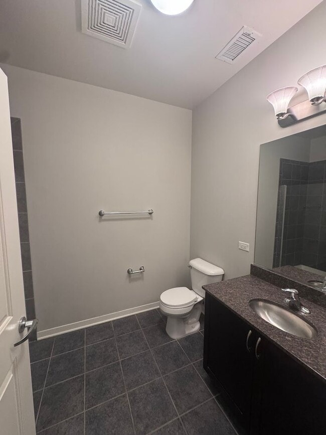 Building Photo - Luxurious 3-Bedroom, 3-Bath Townhouse Loca...