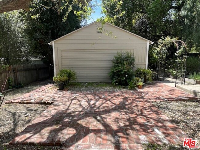 Building Photo - 3708 Altura Ave