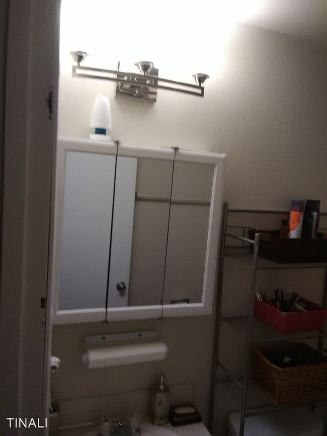 Foto del edificio - 1605 Maple Ln