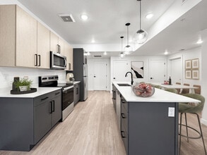 Building Photo - Promontory Place