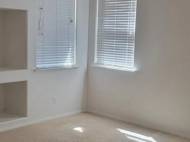 Building Photo - 5687 N Nectarine Way