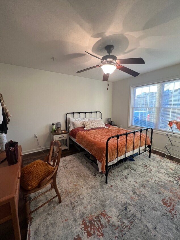 Foto principal - 1395 Taylor Grove Ln