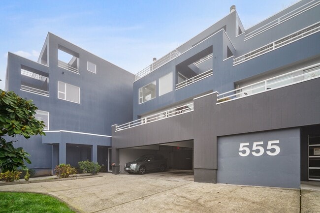 Building Photo - 555 Kirkland Way