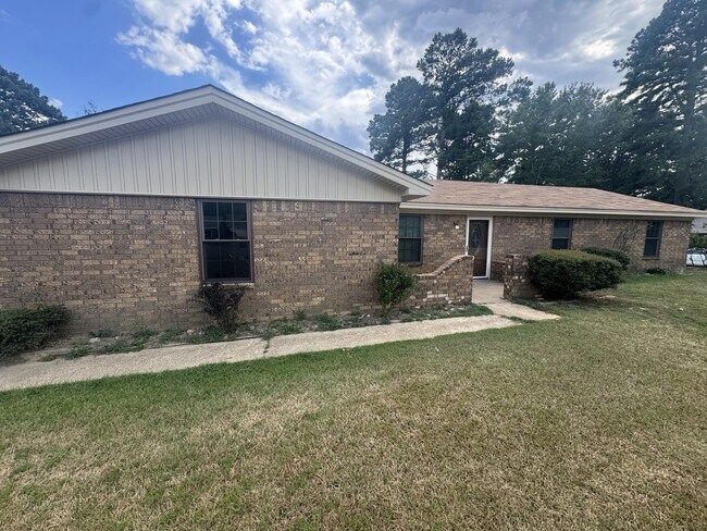 Foto del edificio - 1619 Leawood Dr
