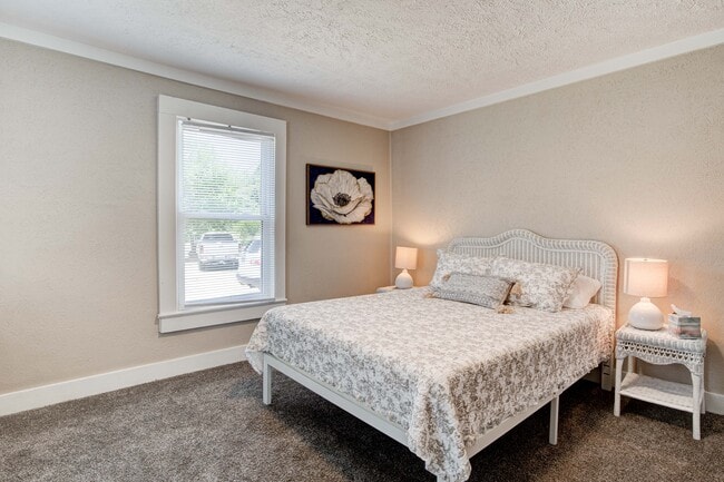 Dormitorio principal - 4401 Strawberry Plains Pike