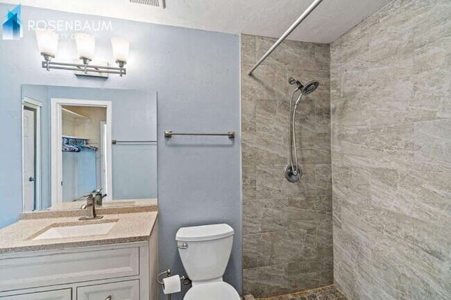 Foto del edificio - Charming 1-bed, 1-bath second-floor condo unit in the Barcelona Manor Condominiums!