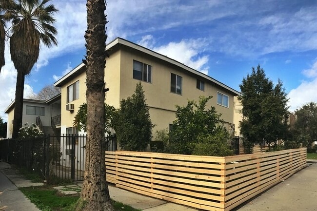 Building Photo - 6929 Whitsett Ave