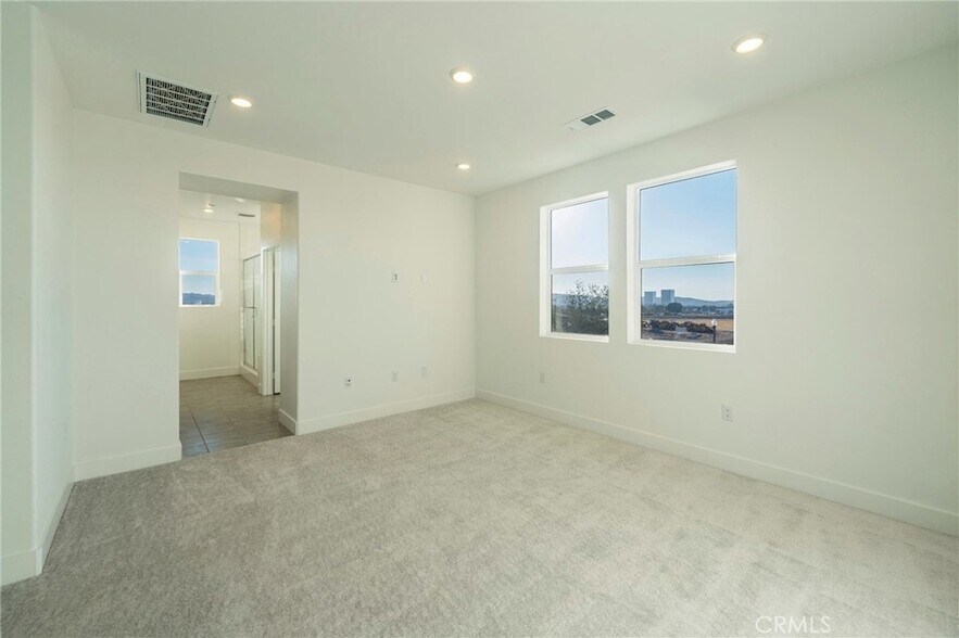 253 Westdale, Irvine, CA 92618