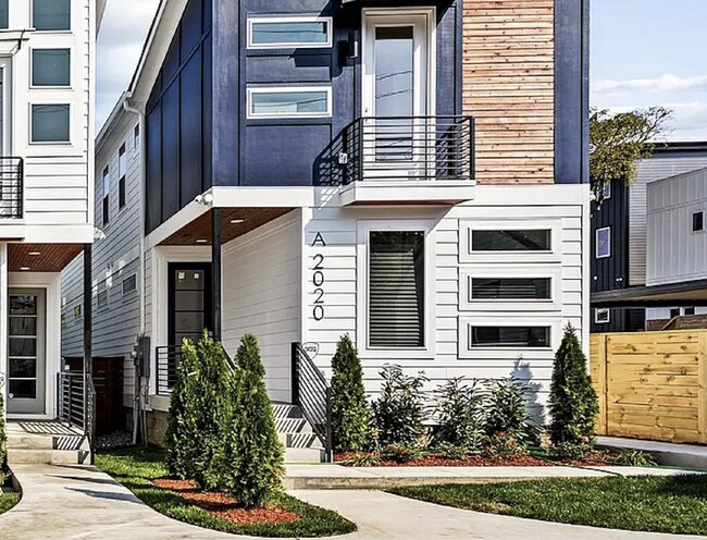 Foto del edificio - Modern Downtown Nashville 4 Bed, 3.5 Bath Home with Designer Finishes and Fully Fenced Backyard