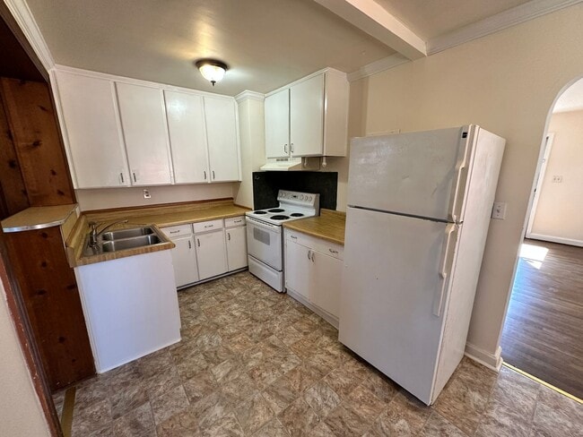 Building Photo - Cozy 3 Bedroom House in NoDa!