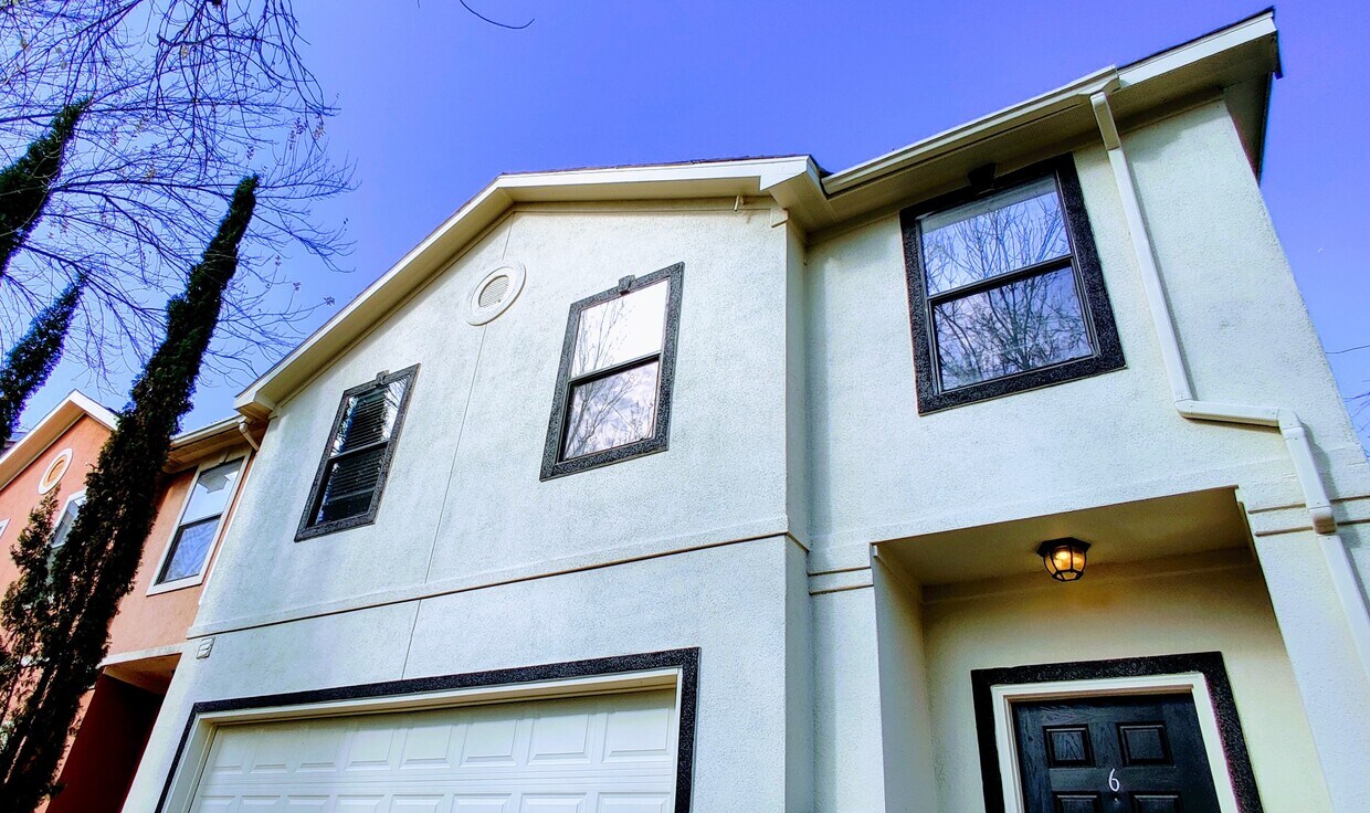 Foto principal - 2905 Baer St