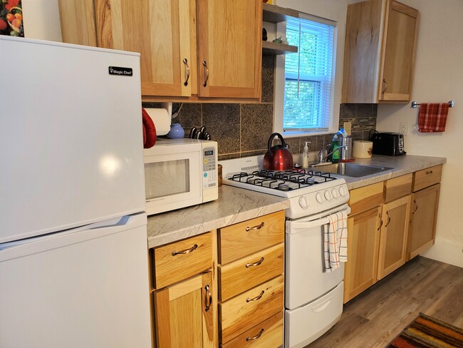 Building Photo - 204 E 3rd Ave