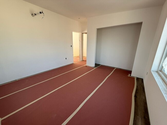 Building Photo - NYB-671