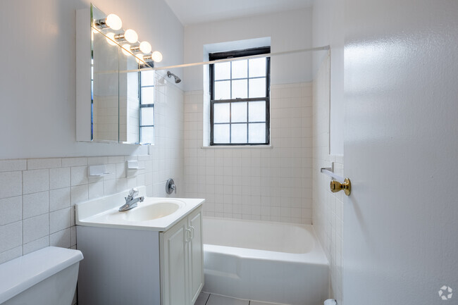 Studio - Bathroom - Courtyard at Prospect