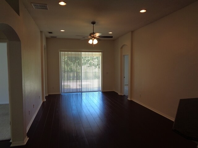 Foto del edificio - 7752 Blue Spring Dr