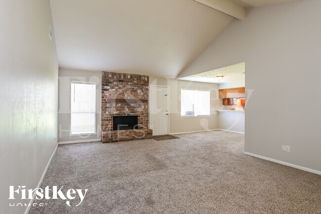 Foto del edificio - 13285 Lake Breeze Ln