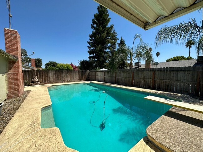 Foto del edificio - SW Visalia Home coming soon!!