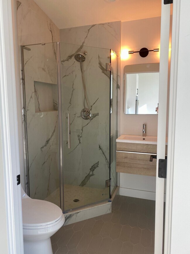 Foto del edificio - 10748 Farragut Dr