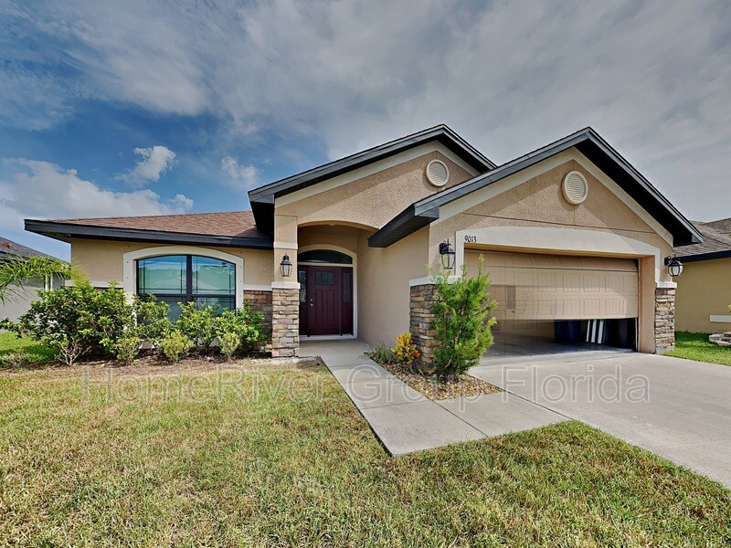 Foto principal - 9013 52nd Ave E