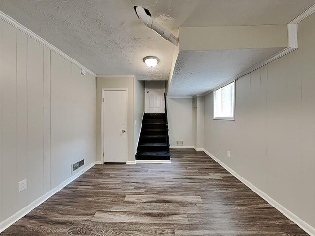 Building Photo - 5992 Monterey Dr