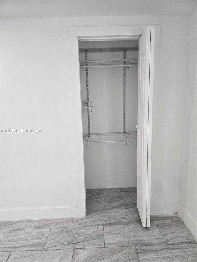 Foto del edificio - 10241 Haitian Dr