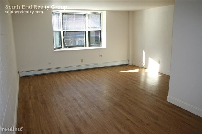 Building Photo - 1 br, 1 bath Apartment - 104 W Concord St