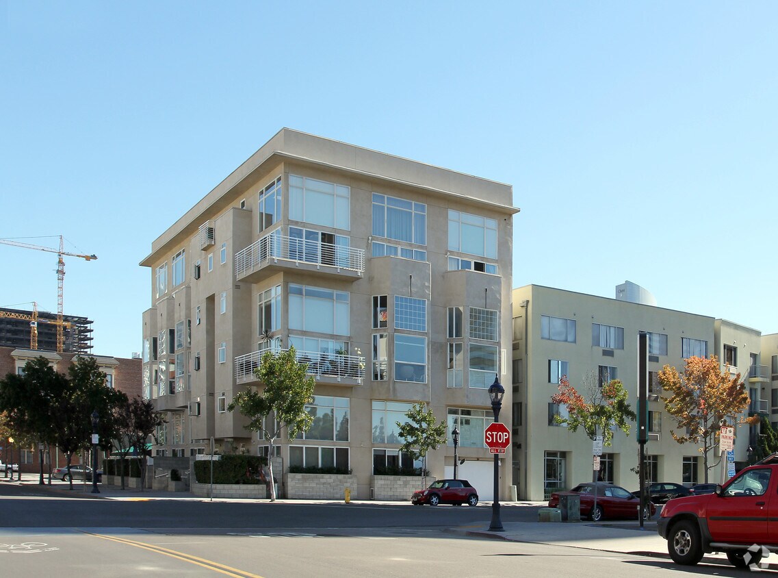 Primary Photo - Island Lofts
