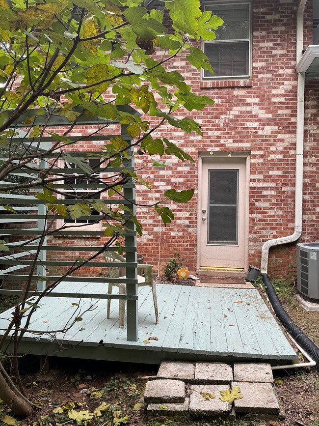 Building Photo - 750 Pine Forest Dr