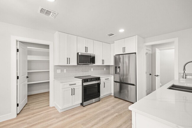 Foto del edificio - “Newly Remodeled 4BR Home in Prime San Antonio Location”