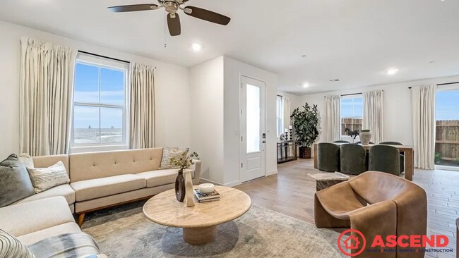 Foto del edificio - Move-In Ready New Construction – 4 Bed, 2.5 Bath, Solar-Powered, Pet-Friendly