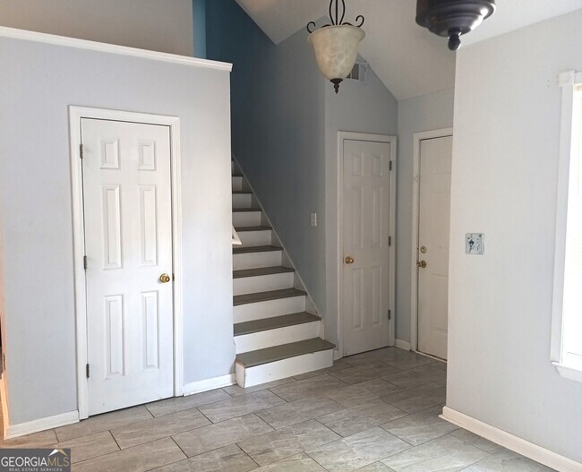 Building Photo - 3686 Lower Creek Dr