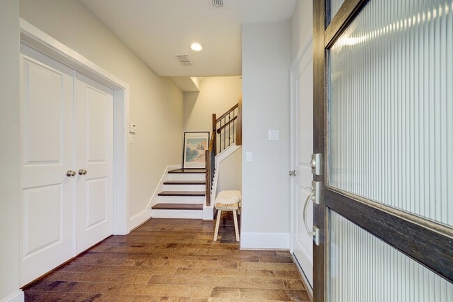 Foto del edificio - 5453 Larkin St
