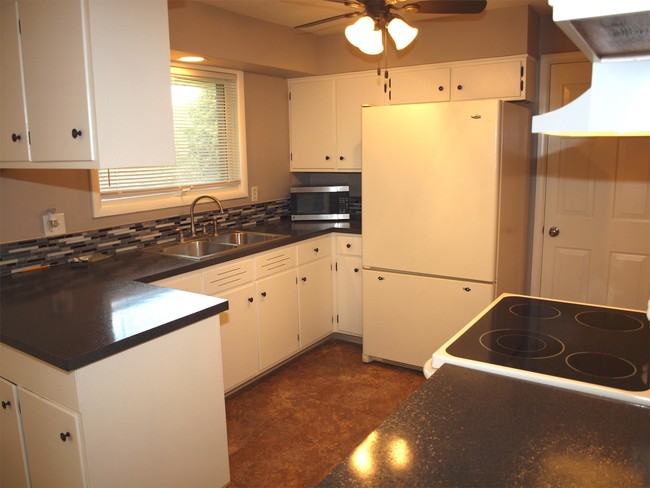 Building Photo - 5551 Thunderbird Cir NW