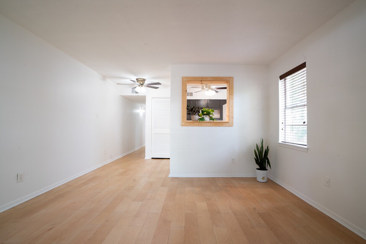 Living Room - 1337 Vinton Ave