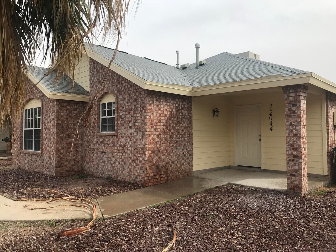 Foto principal - 12044 Waterside Dr