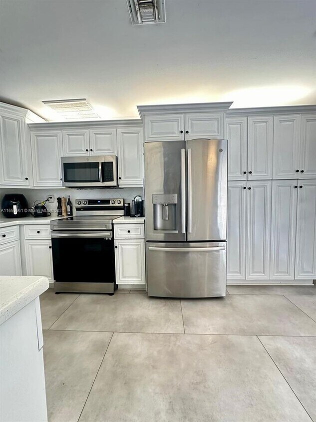 Foto principal - 9711 Costa Del Sol Blvd