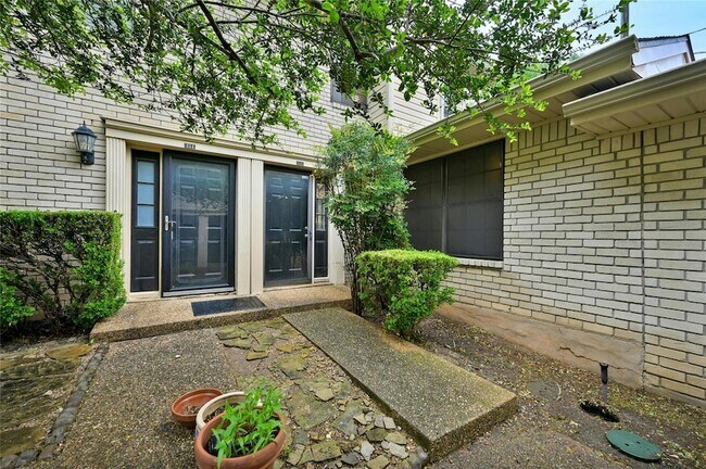 Foto del edificio - 8400 Jamestown Dr