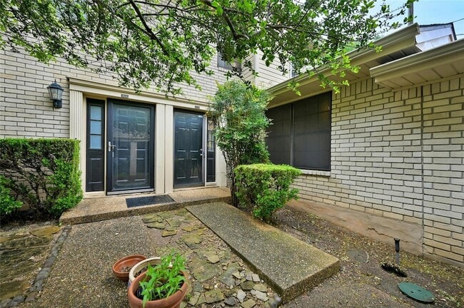 Building Photo - 8400 Jamestown Dr