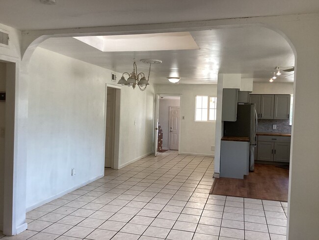 Foto del edificio - 4761 E Richert Ave