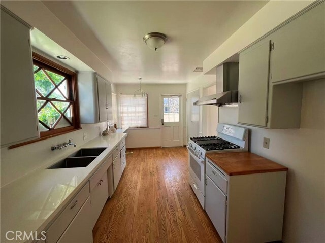 Building Photo - 9902 Daines Dr