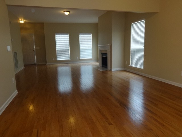 Foto del edificio - 5003 Peach Orchard Dr