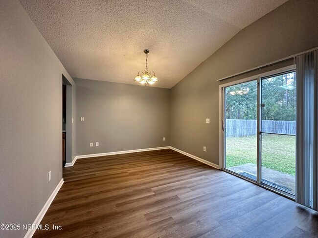 Foto del edificio - 8705 Star Leaf Rd N