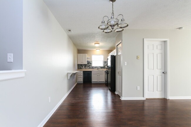 Building Photo - 6667 W Longview Dr