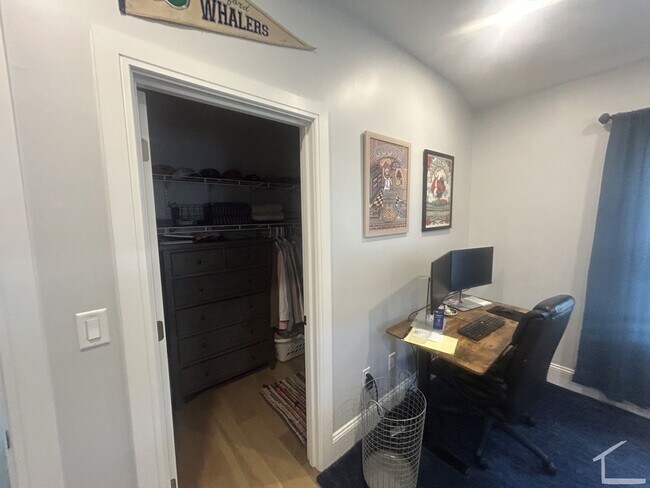 Foto del edificio - Spacious Modern Brighton 3 Bed Unit Available 9/1/26