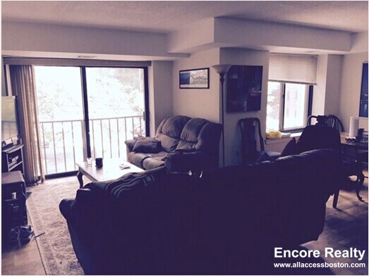 Foto del edificio - 1243 Beacon St