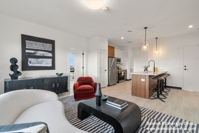 Building Photo - 600 E Broadway